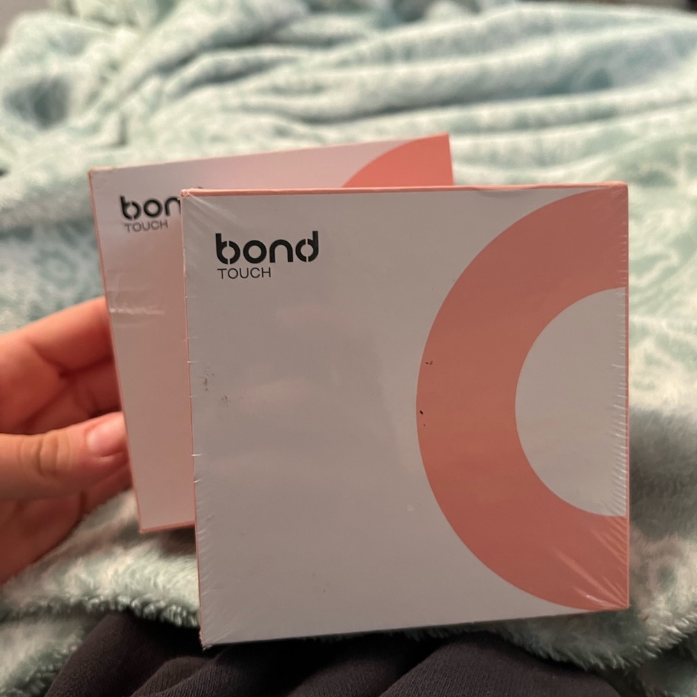 Bond bracelets that make long distance a little easier